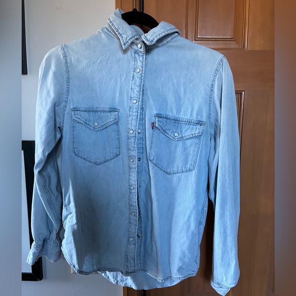 Levi's Classic Light Blue Denim Shirt - Picture 1 of 3